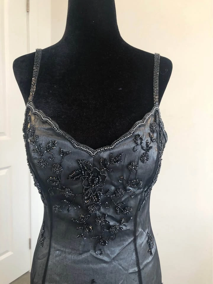Stunning Luxury Beaded Silver Grey Mermaid Gown - Rare Find - photo 2