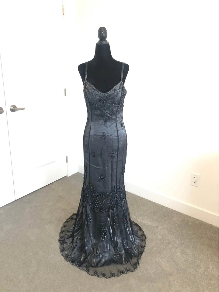 Stunning Luxury Beaded Silver Grey Mermaid Gown - Rare Find - photo 3