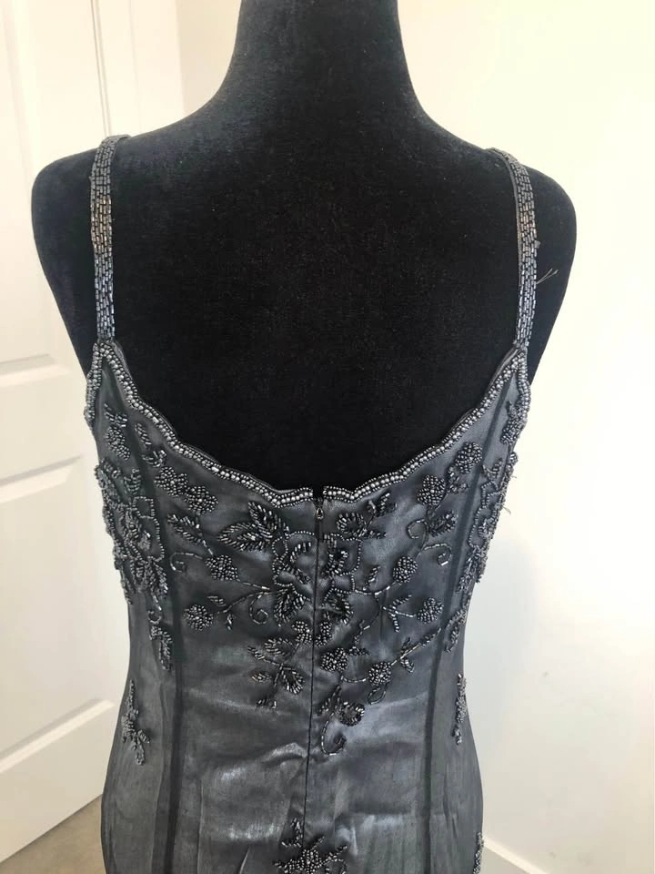 Stunning Luxury Beaded Silver Grey Mermaid Gown - Rare Find - photo 5