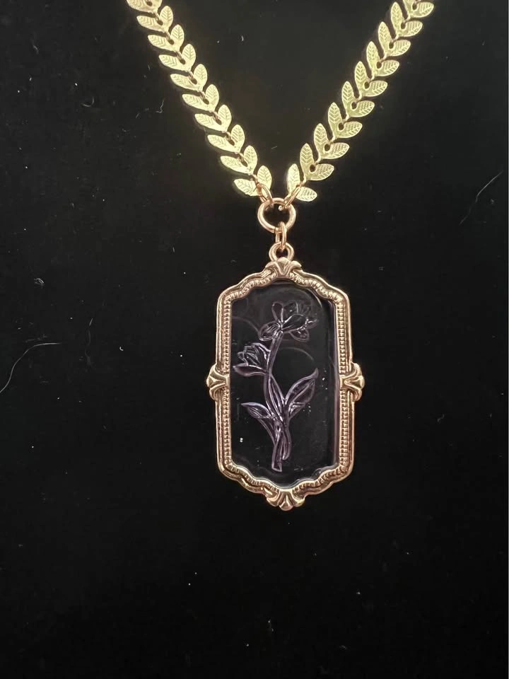Purple Glass Intaglio Necklace - photo 2