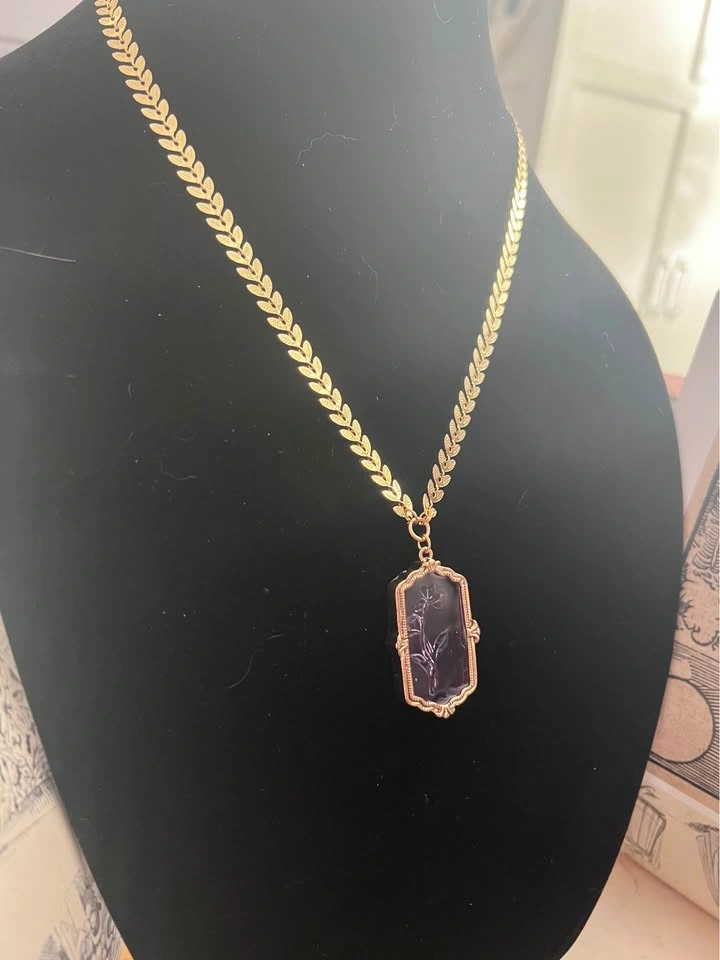 Purple Glass Intaglio Necklace - photo 3