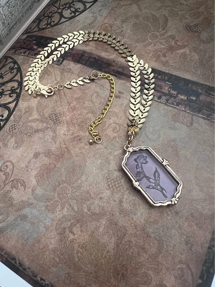 Purple Glass Intaglio Necklace - photo 5