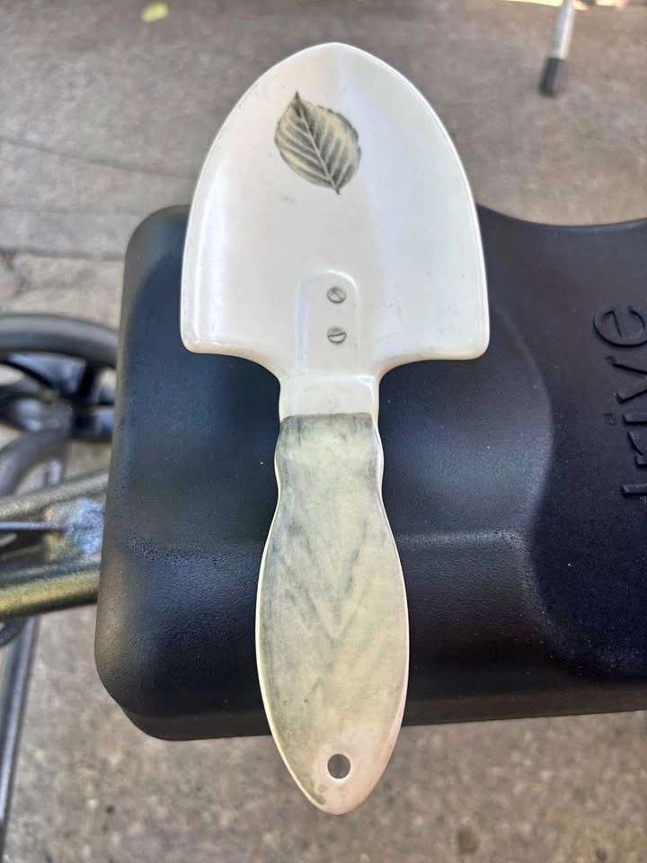 Spoon Rest Ceramic Pfaltzgraff Naturewood Shovel Trowel Leaf Pri