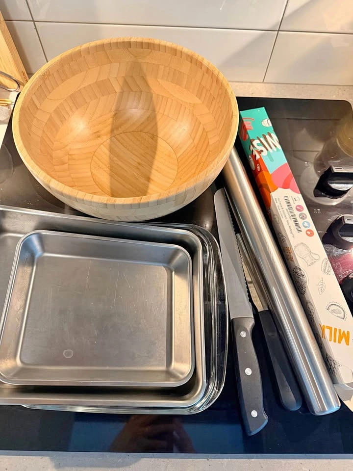 Kitchen Essentials Bundle - Baking Pans, Salad Bowl, Knives, New