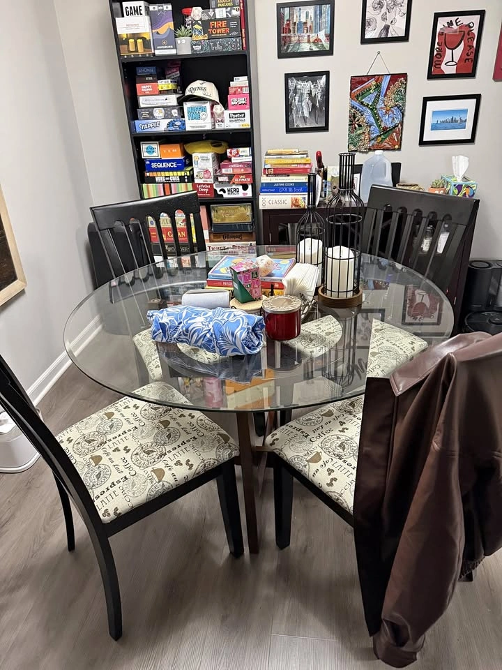 45in Round Glass Top Dining Table & 4 Chairs
