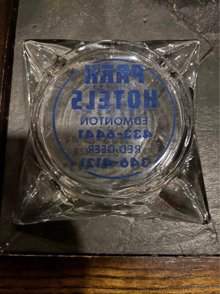 Vintage Ashtray - Park Hotels Edmonton & Red Deer Glass - photo 2