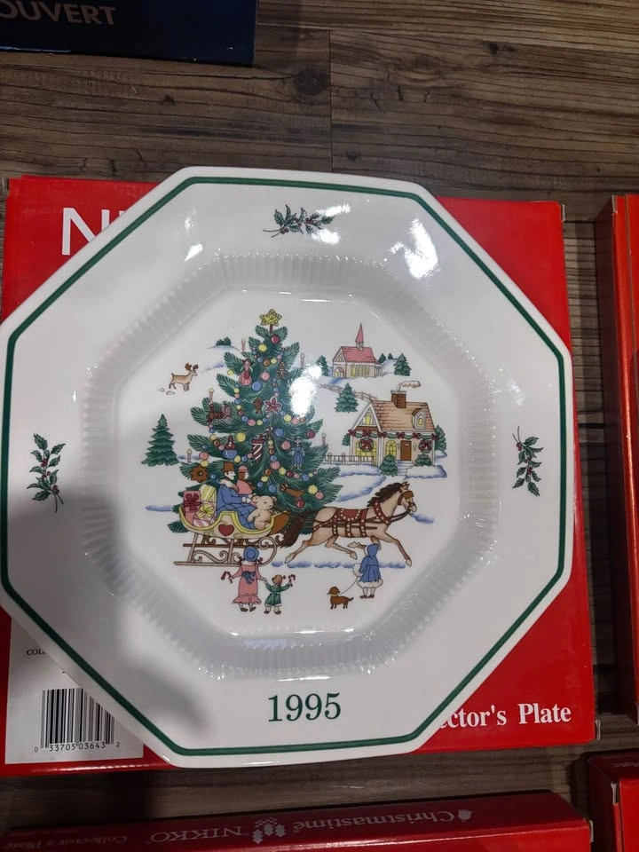 Plates Collector Christmastime Nikko 11” Lot Of 6 - photo 2