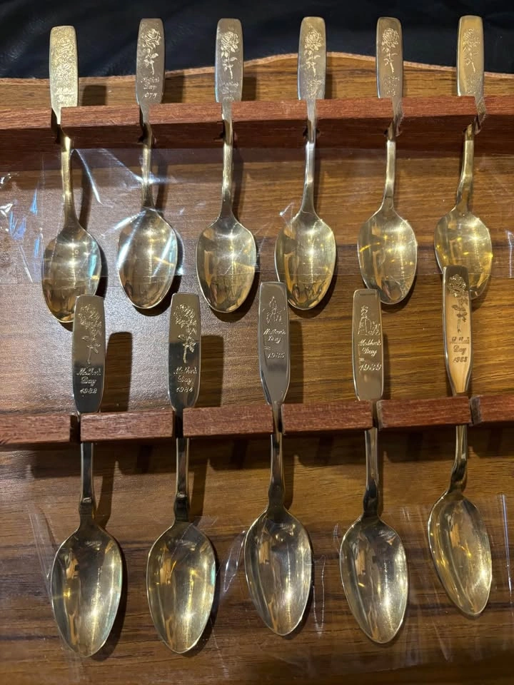 Mother’s Day Gold Plated Spoons Baby (15) Made In Canada - photo 2