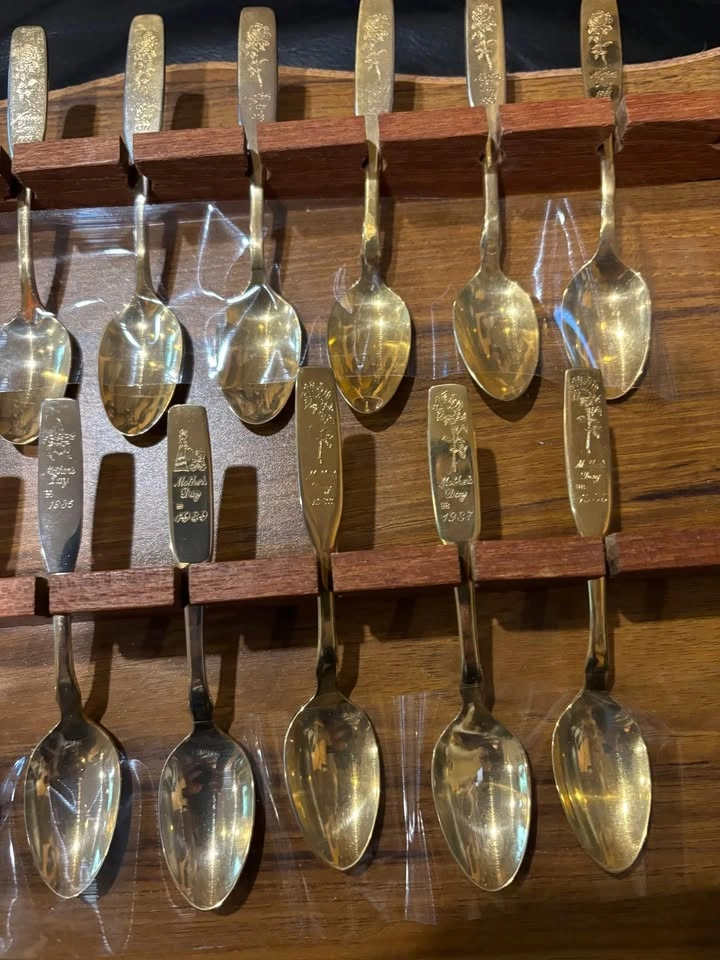 Mother’s Day Gold Plated Spoons Baby (15) Made In Canada - photo 3