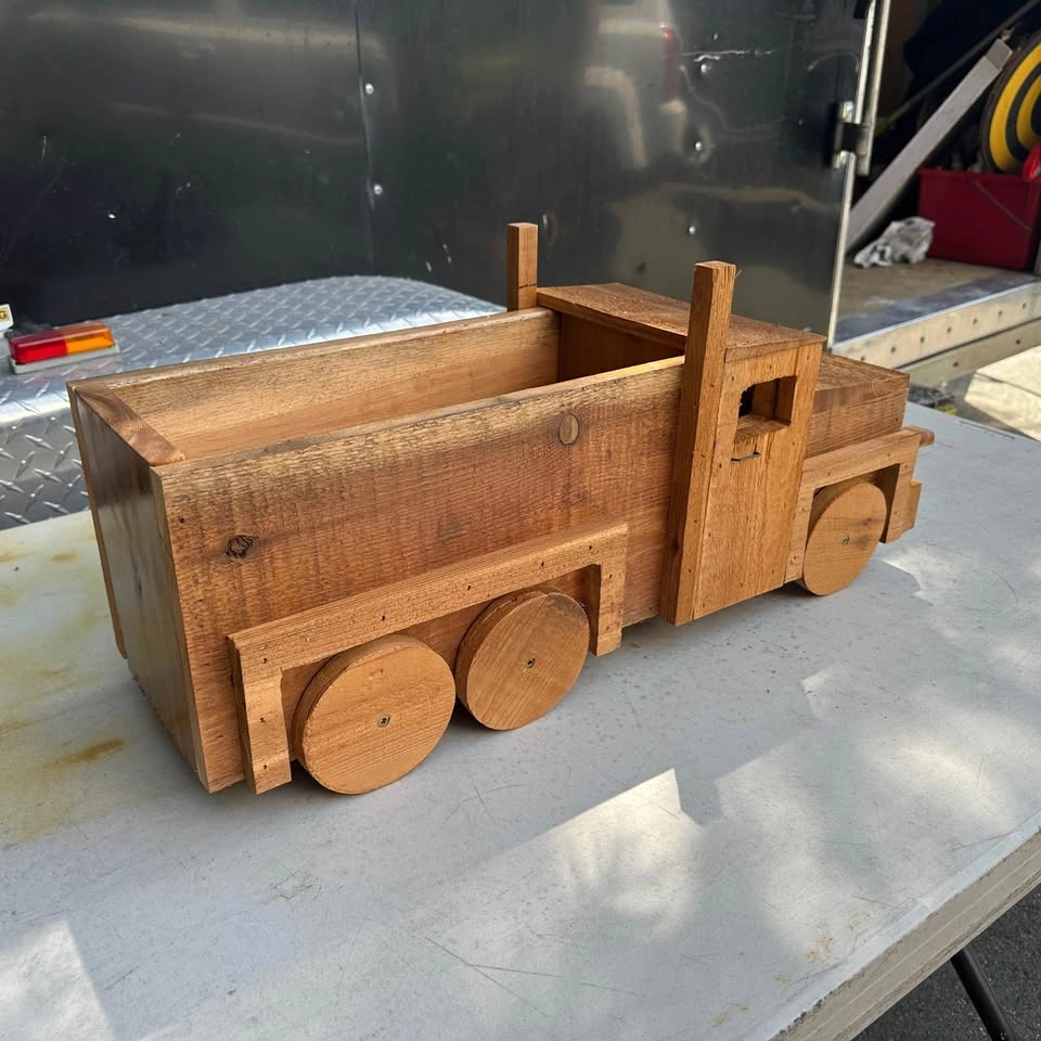 Semi Truck Cedar Planter - photo 4