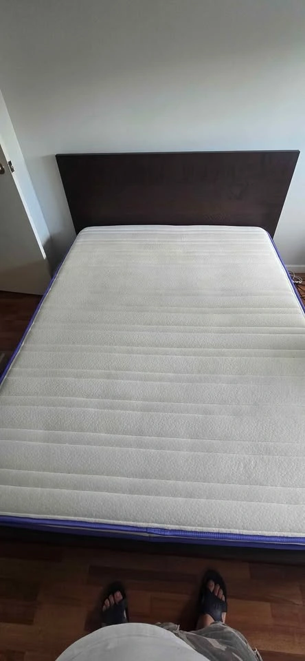 Queen mattress - 1 year old - photo 2