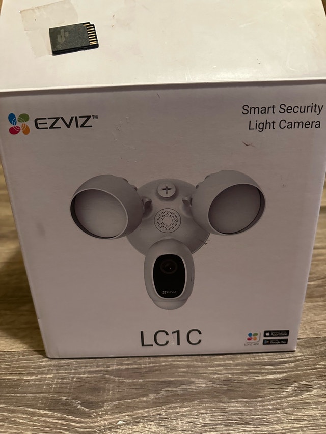 EZVIZ LC1C Smart Security Light Camera