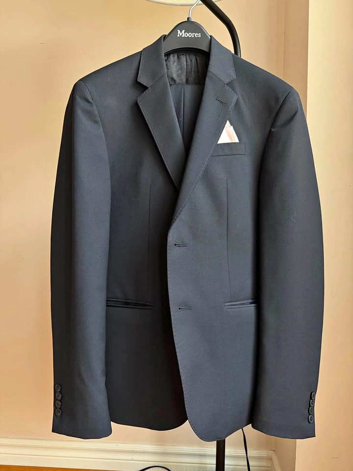 Men's Black Suits Size 36 Short / 30 Waist