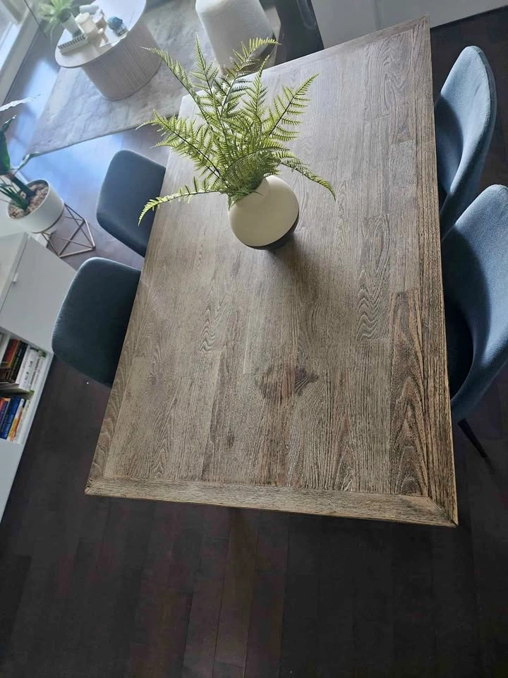 Rectangular wood table with 4 Fabric chairs