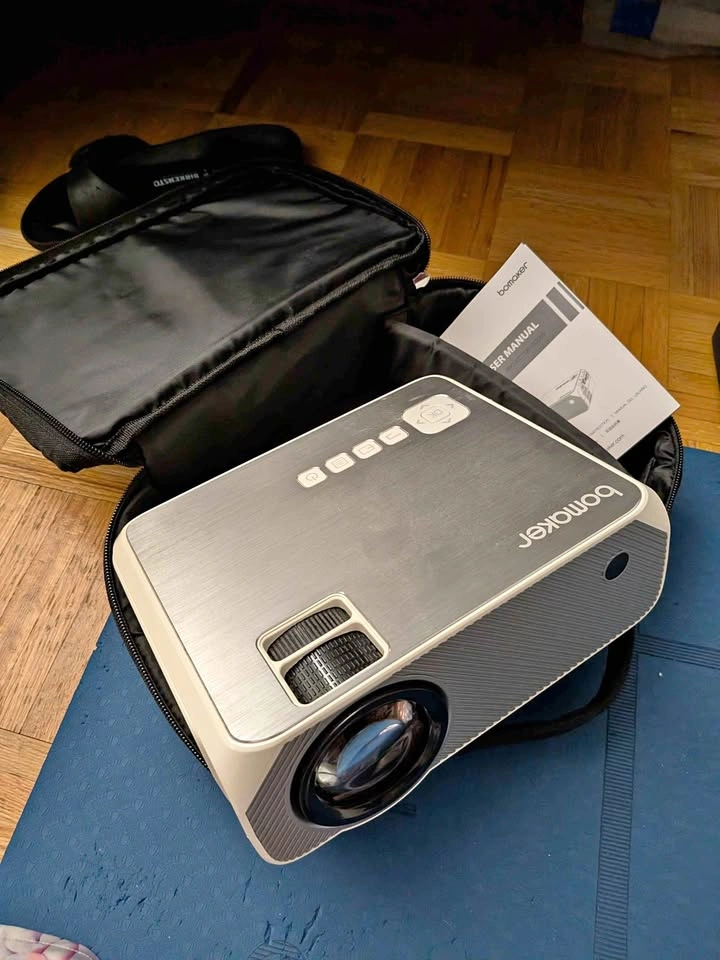 Bomaker GC555 Projector