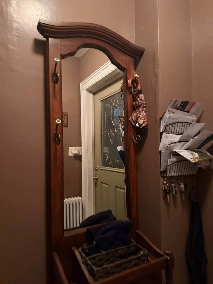 Entryway Mirror Cubby - photo 3