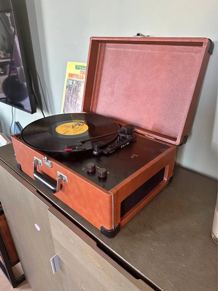 Crosley Traveler Turntable / Record Player