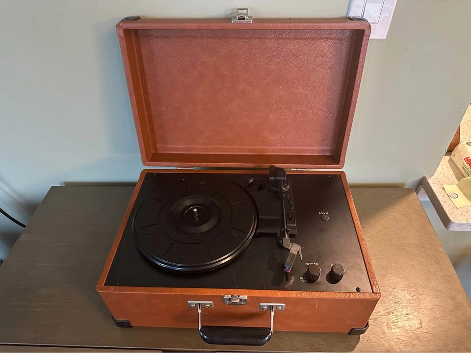 Crosley Traveler Turntable / Record Player - photo 2