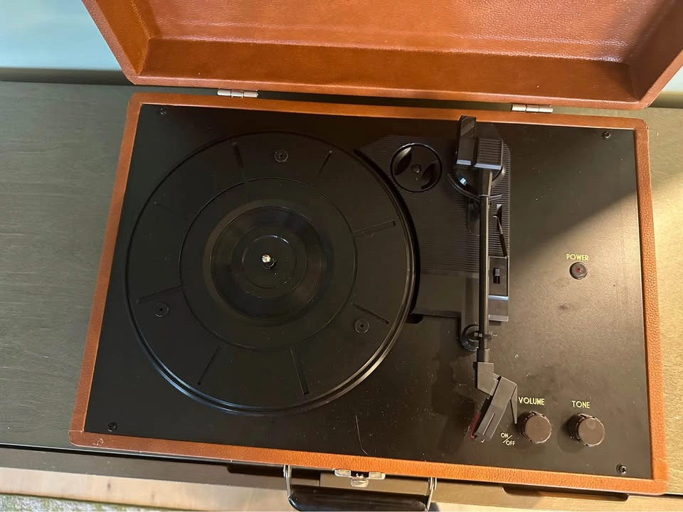 Crosley Traveler Turntable / Record Player - photo 3
