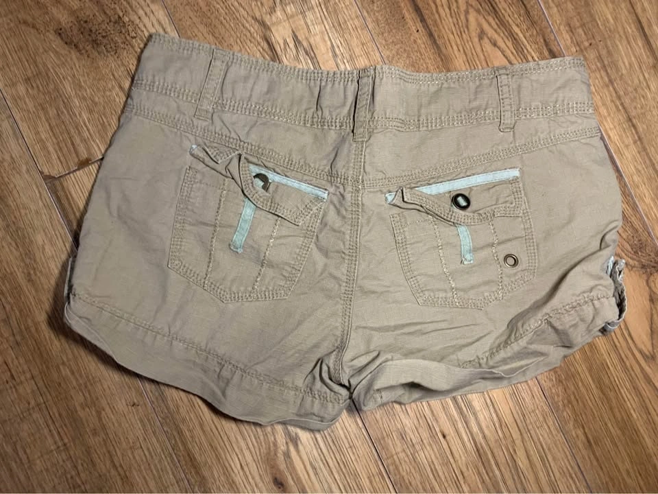 Women's Cargo Shorts - photo 2