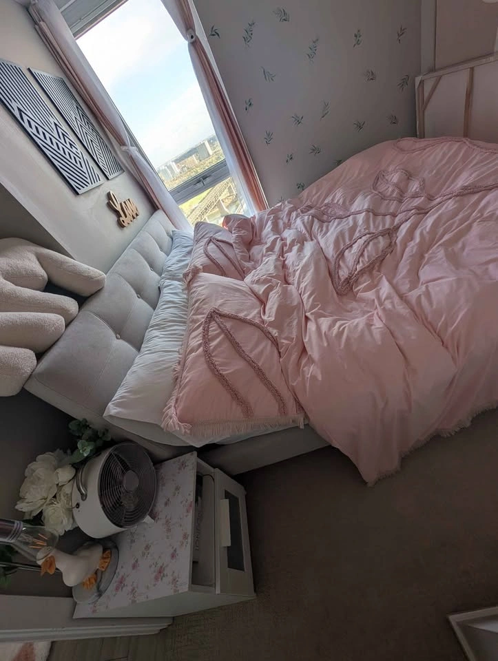King size bed frame - photo 2
