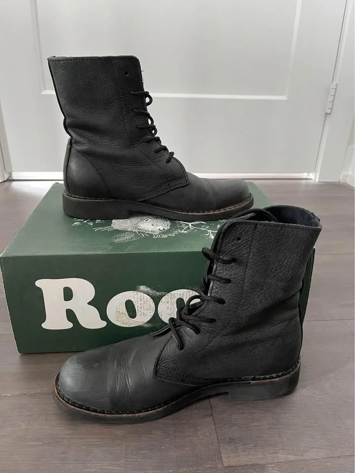 Roots Women Boots image indicator(3)