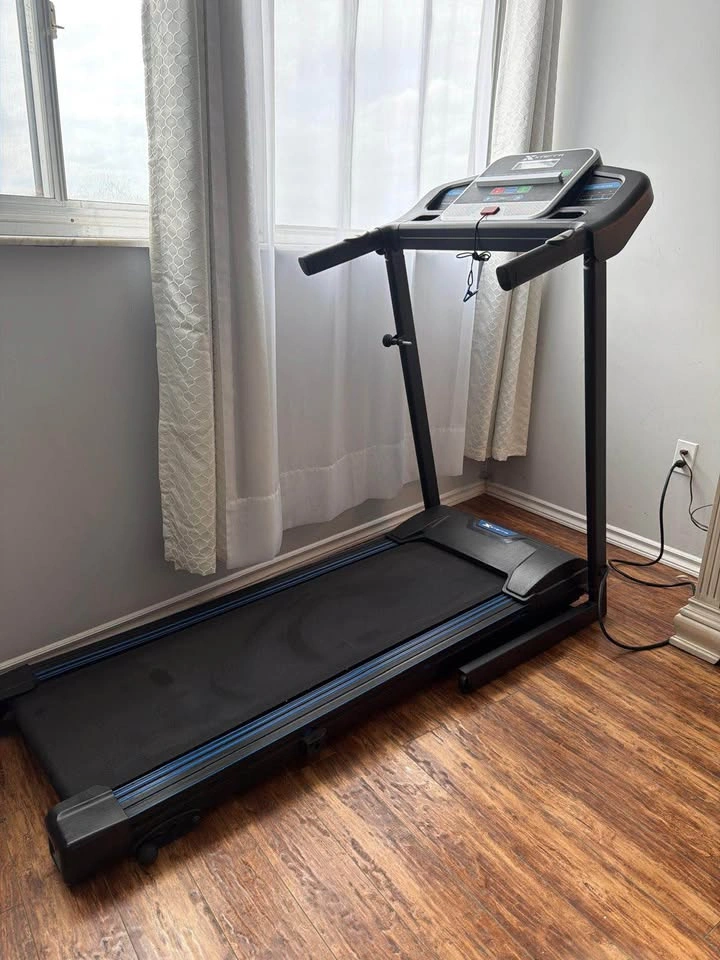 Xterra TR150 Treadmill - photo 3