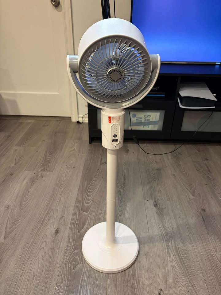 White DREO standing fan - photo 2