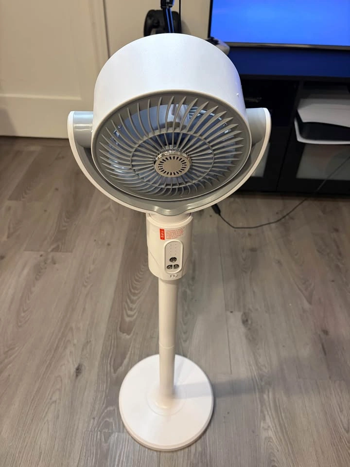 White DREO standing fan - photo 3