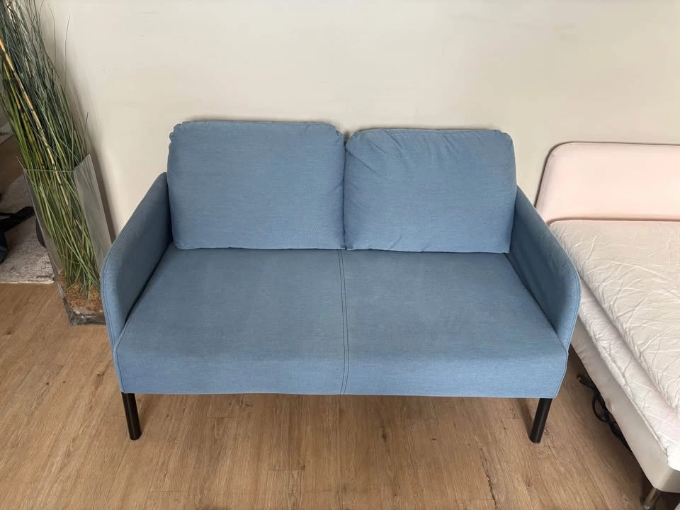 IKEA GLOSTAD Loveseat - Excellent Condition - photo 4