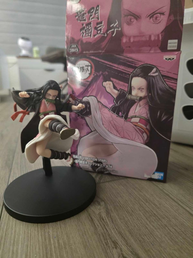 Demon Slayer Bundle: Manga Vols 1-8, Light Novels, Nezuko Figure - photo 5