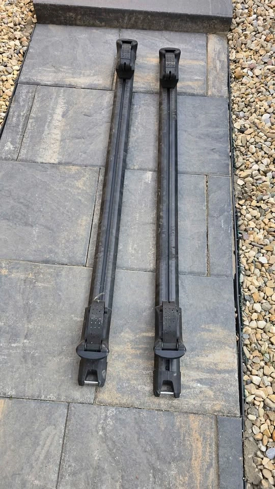 Yakima 55" HD Crossbars + 4 Roof Rack Towers w/ SKS Locks - photo 3