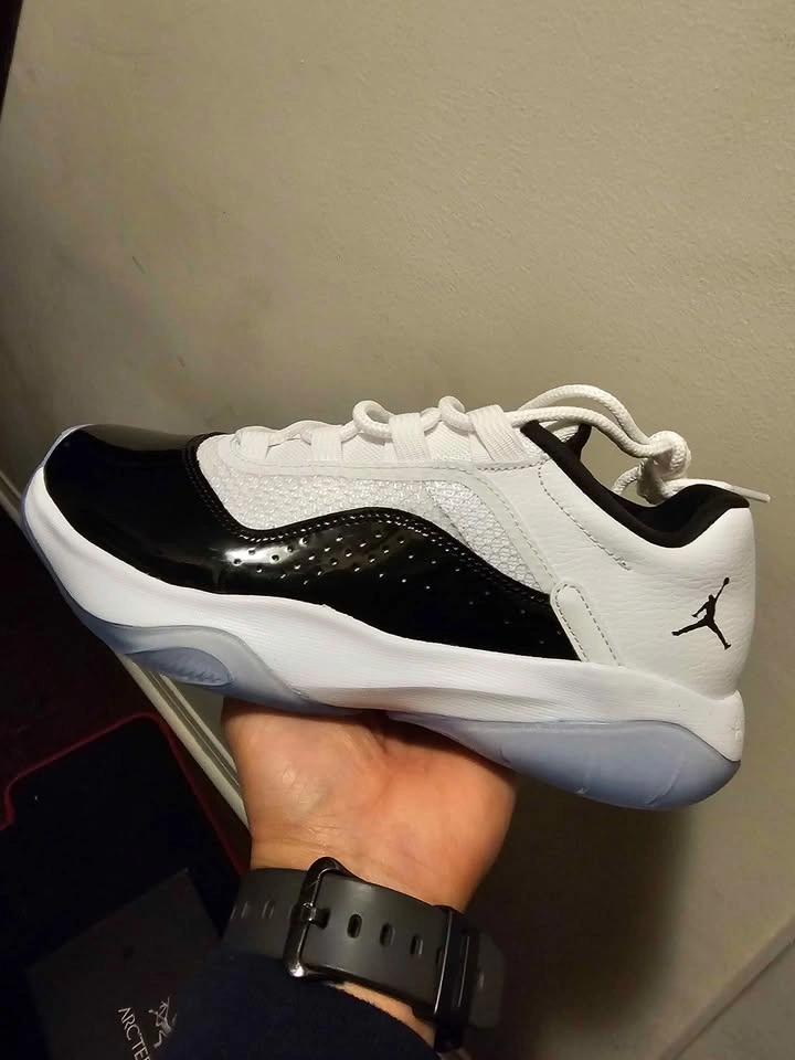 Jordan 11 CMFT Low White Black 7Y - photo 2