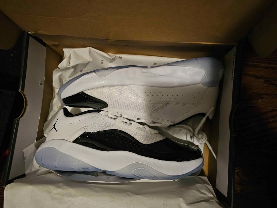Jordan 11 CMFT Low White Black 7Y - photo 3
