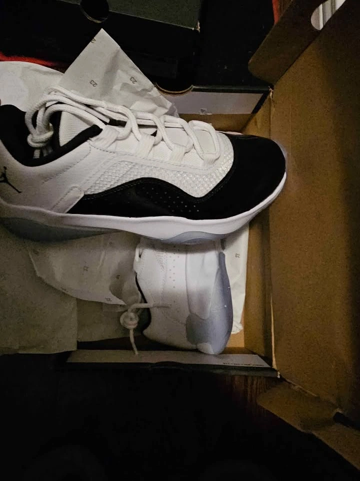 Jordan 11 CMFT Low White Black 7Y - photo 5