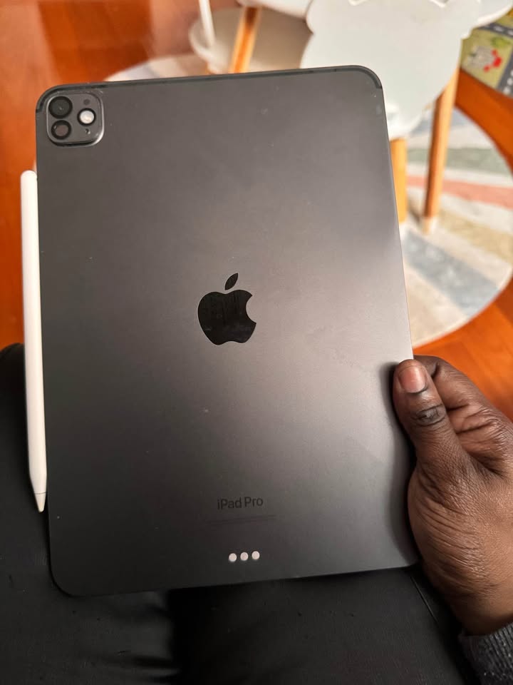 11” iPad Pro M4 + Apple Pencil – Mint Condition - photo 2