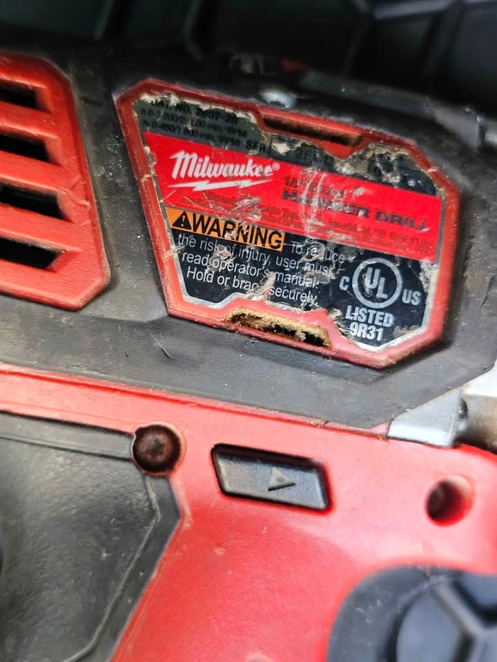 Milwaukee M18 Drill with 3 Batteries - photo 2