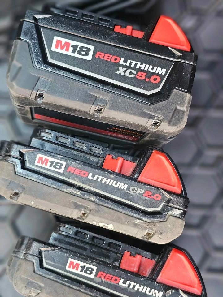 Milwaukee M18 Drill with 3 Batteries - photo 3