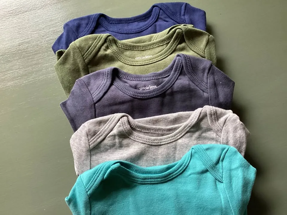 5 Long Sleeve Baby Onesies 3 to 6 Months image indicator(4)