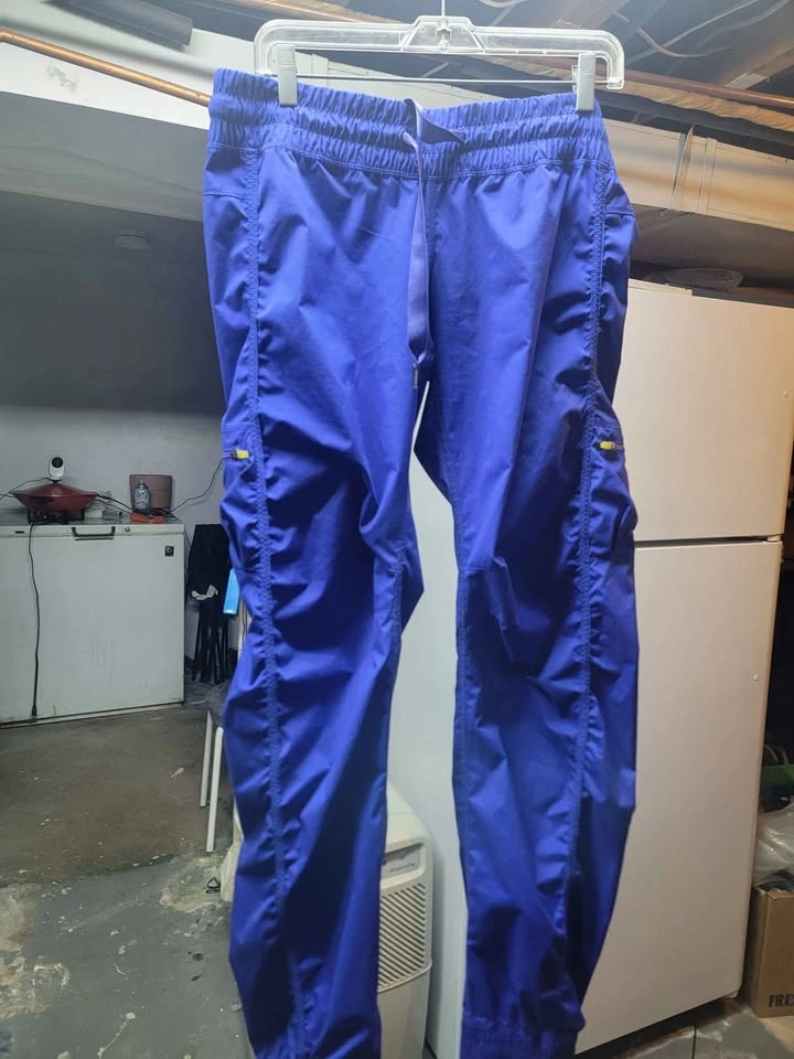 WOMEN'S LULULEMON SIZE 8 - photo 2