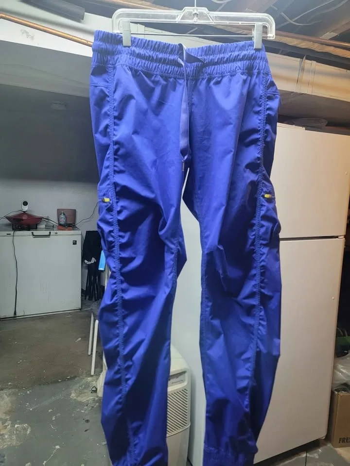 WOMEN'S LULULEMON SIZE 8 - photo 2