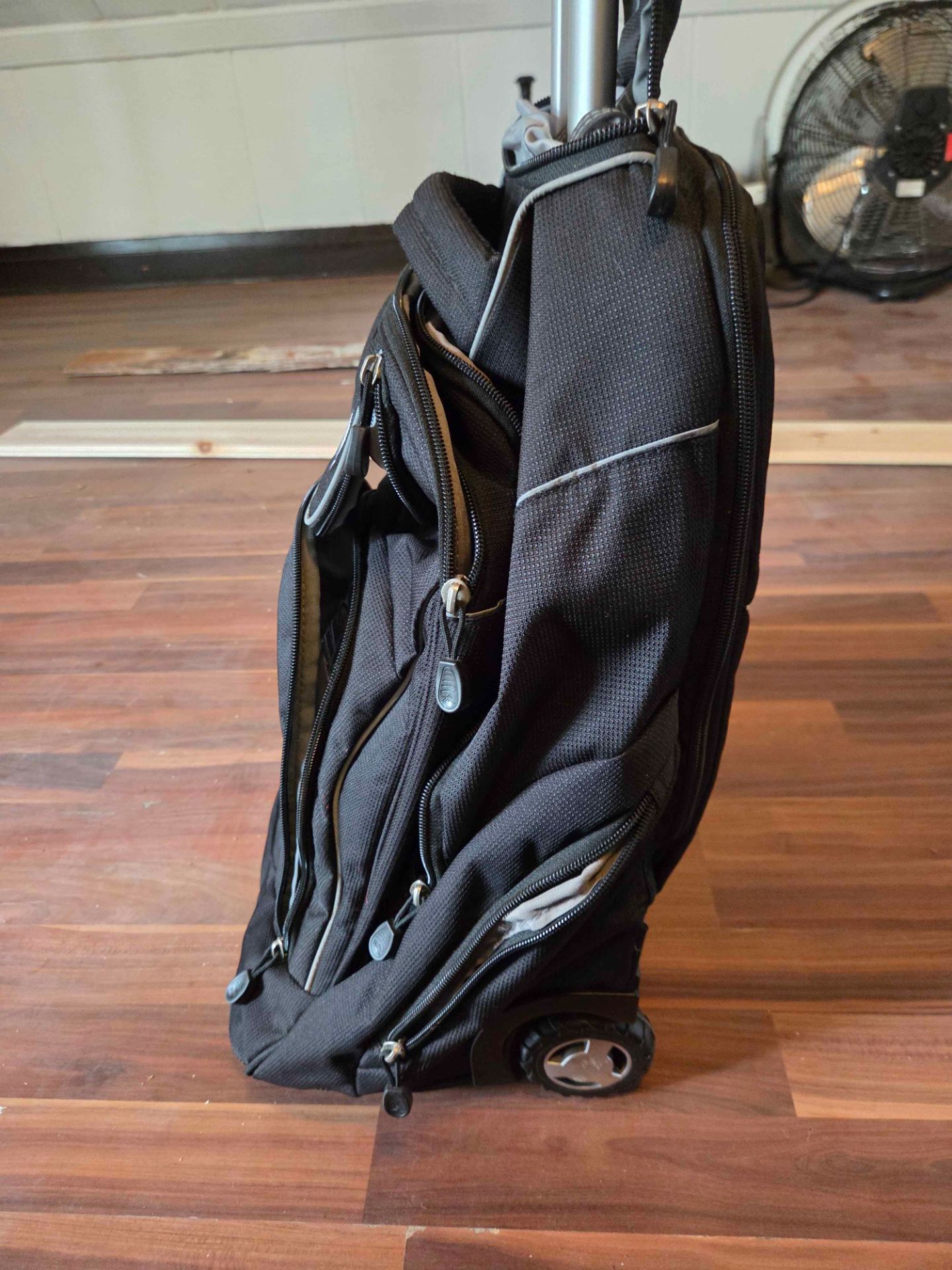Used Travel Bag with Extendable Handle and Wheels - photo 3