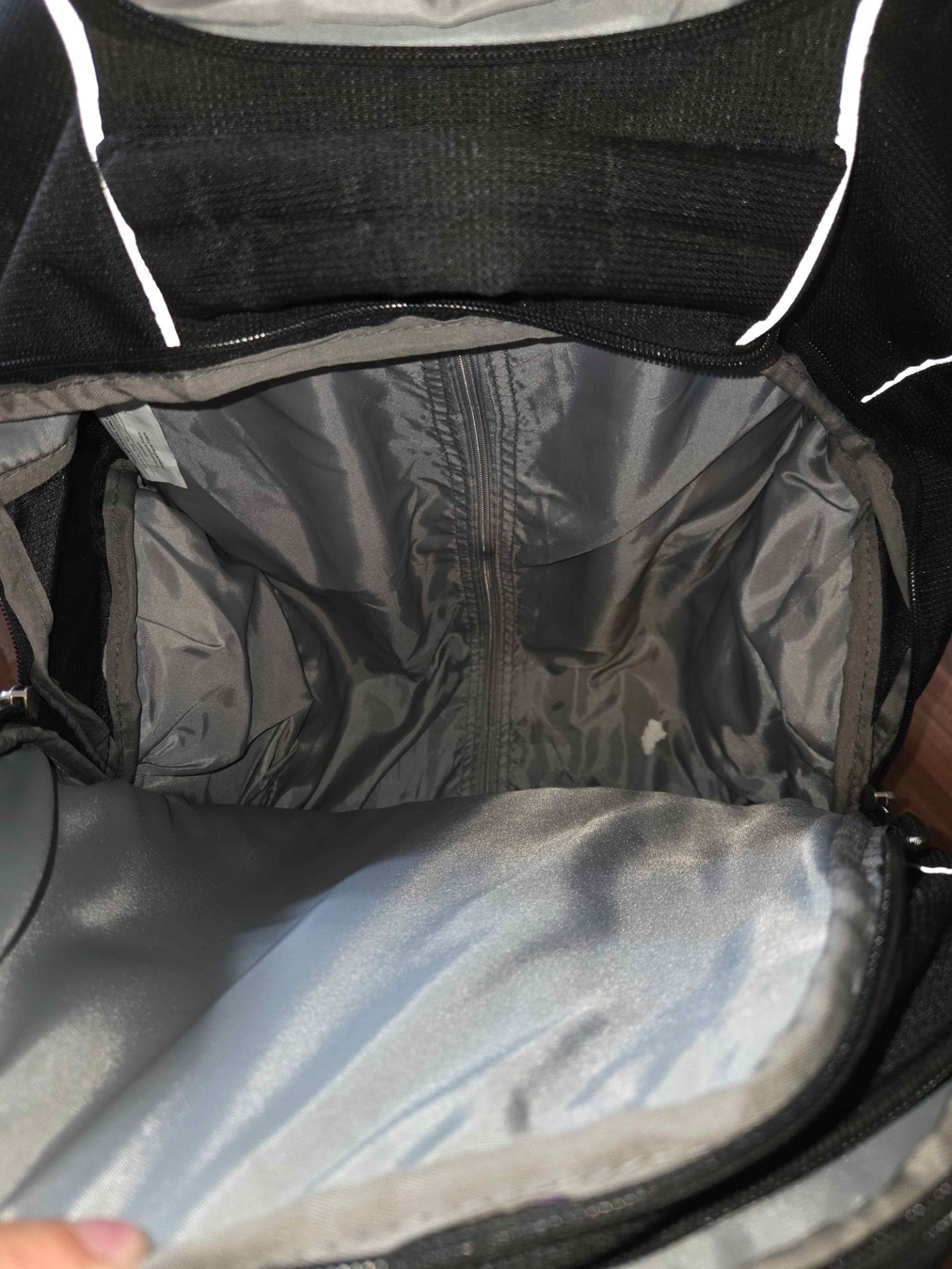 Used Travel Bag with Extendable Handle and Wheels - photo 4