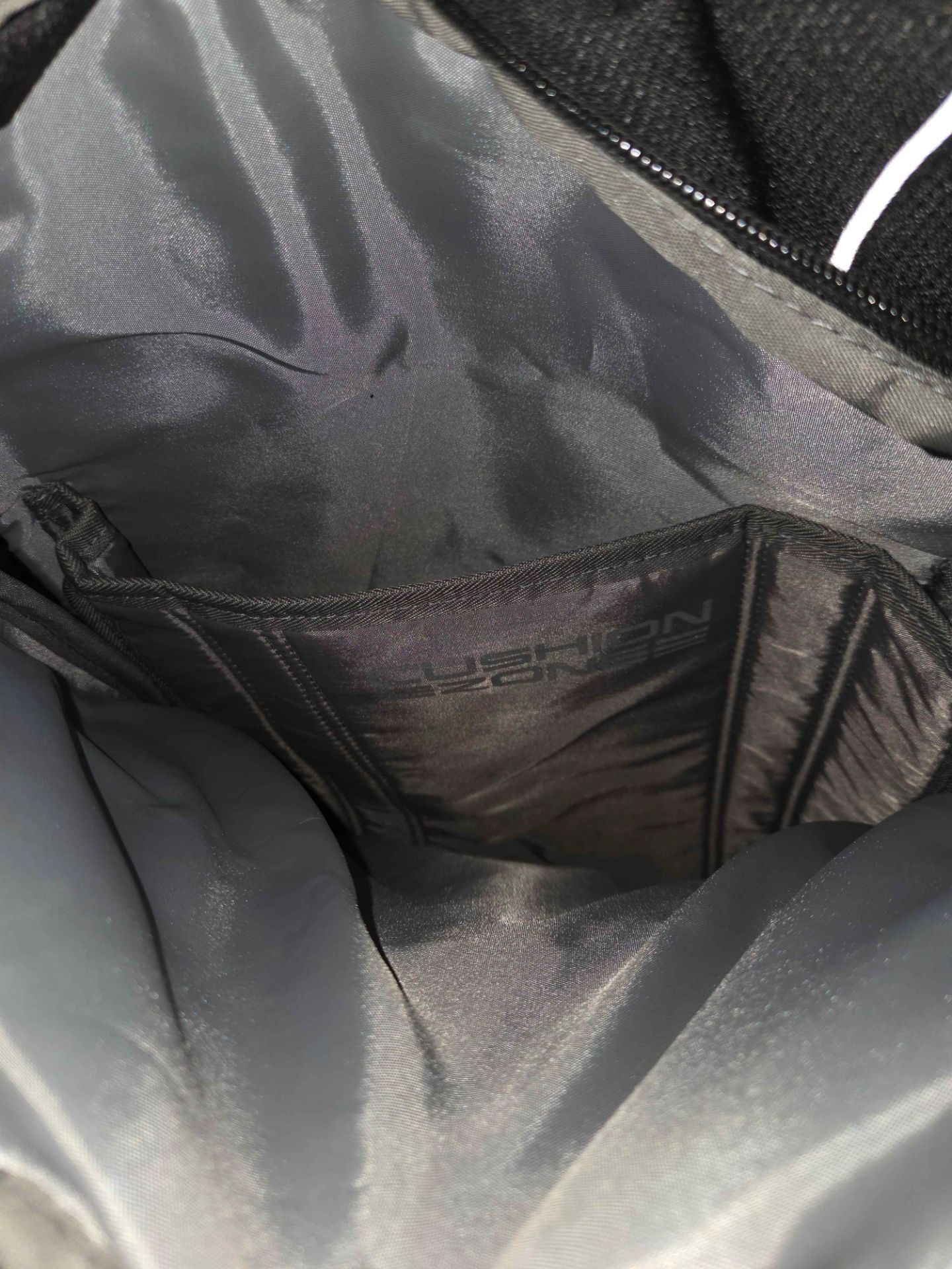 Used Travel Bag with Extendable Handle and Wheels - photo 5