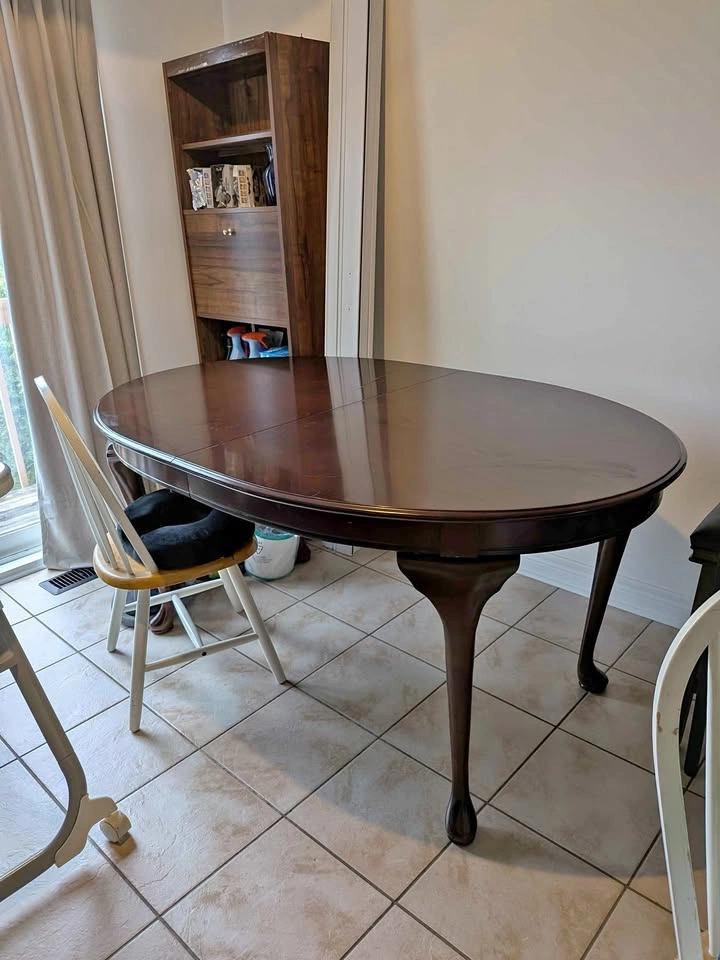 Extendable Dark brown dining table
