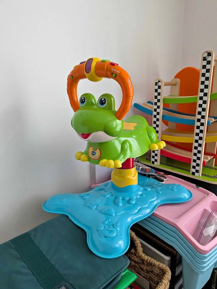 VTech Bounce and Discover Frog Baby Jumper