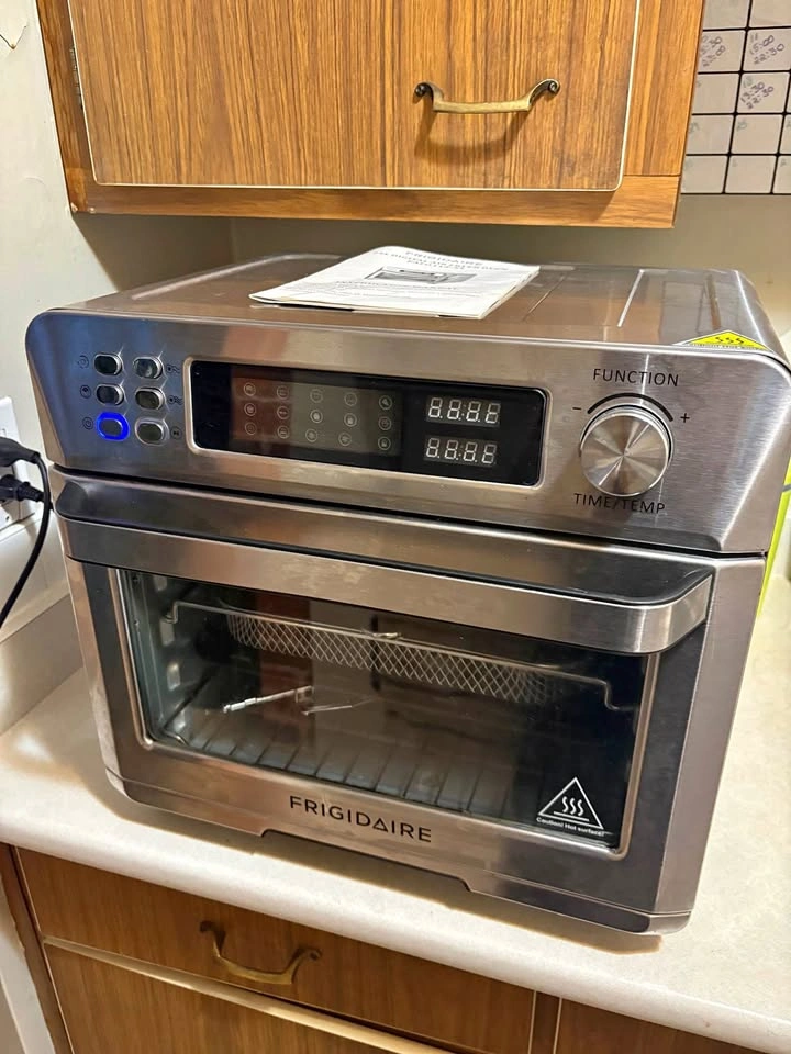 Frigidaire 25L Air Fryer Oven - Good Condition
