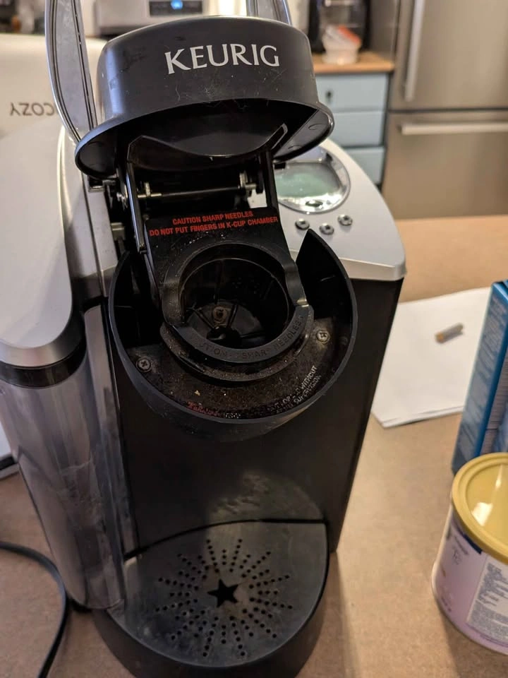 Keurig coffee maker - photo 2