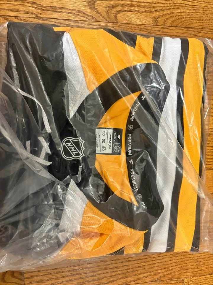 David Pastrnak Fanatics Premium Jersey - Sealed