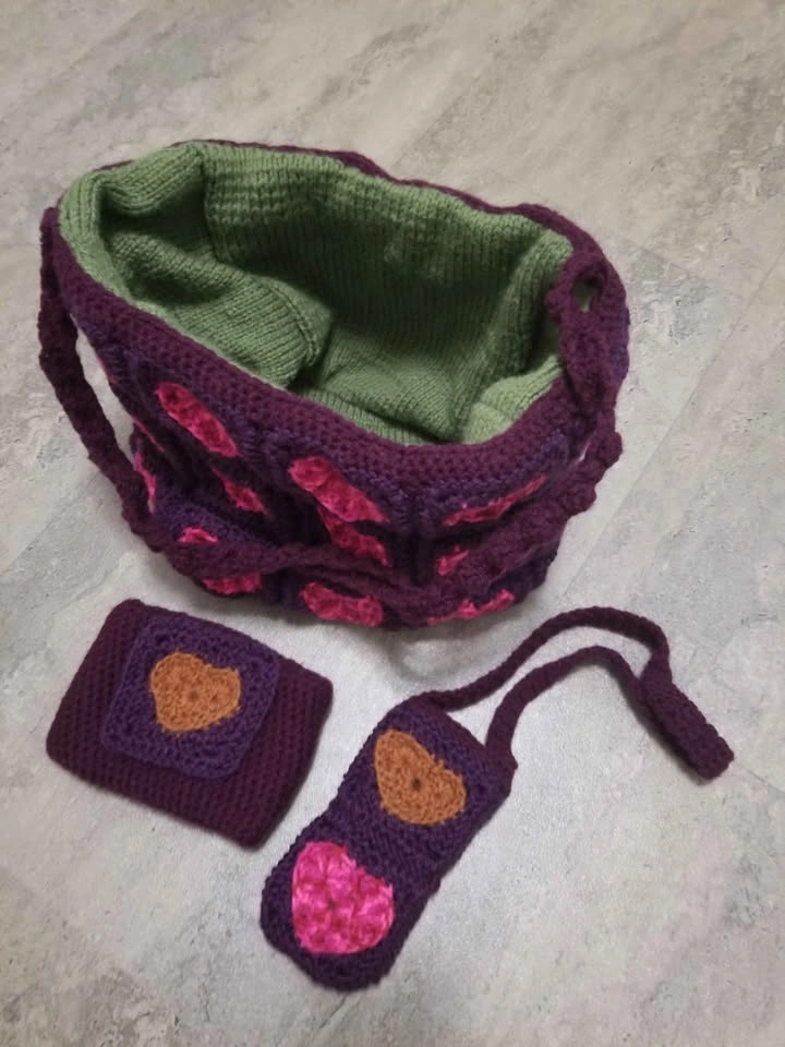 Crochet Heart Granny Square Bag & Pouches - photo 2